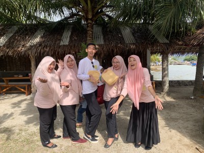 ACARA MEMPERINGATI HARI GURU 