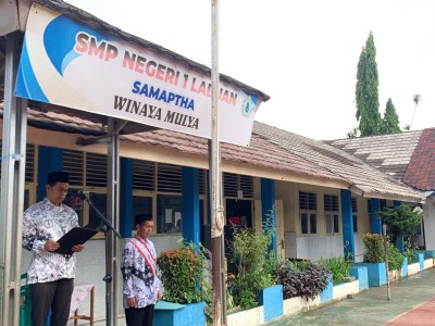 UPACARA BENDERA PERINGATAN HARI GURU 