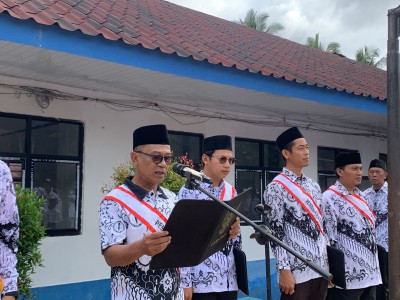 UPACARA BENDERA PERINGATAN HARI GURU 