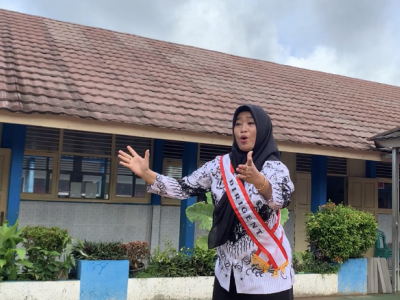 UPACARA BENDERA MEMPERINGATI HARI GURU 