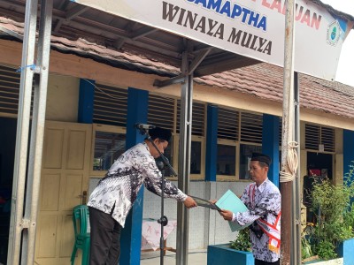 UPACARA BENDERA PERINGATAN HARI GURU 