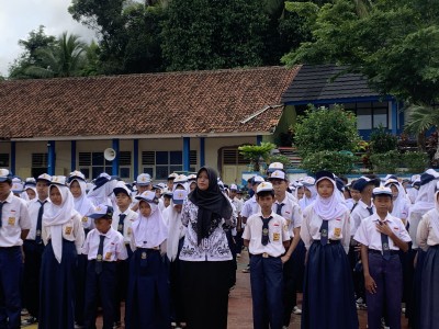 UPACARA BENDERA PERINGATAN HARI GURU 