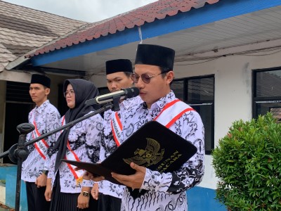 UPACARA BENDERA PERINGATAN HARI GURU 
