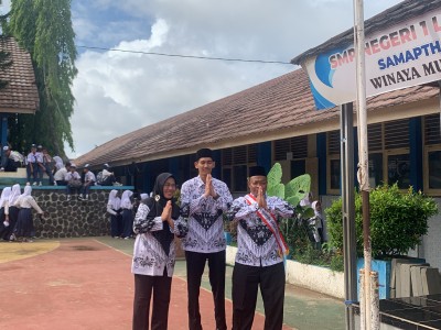 MEMPERINGATI HARI GURU 