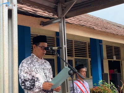 UPACARA BENDERA PERINGATAN HARI GURU 