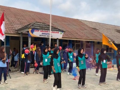 Penampilan dari Anggota Pengurus OSIS 