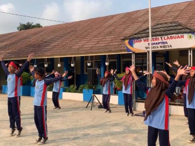 Penampilan dari Anggota Pengurus OSIS 
