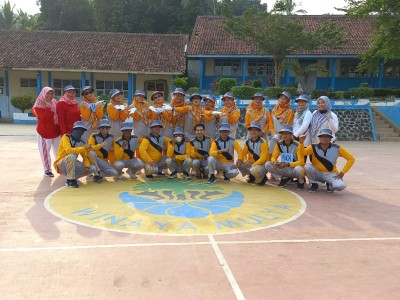 LOMBA BARIS BERBARIS GURU