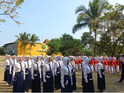 LOMBA BARIS BERBARIS SISWA